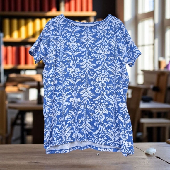Croft & Barrow Essential Crewneck Tee Color: Blue And White Floral  Size:L (EUC) - Picture 3 of 8